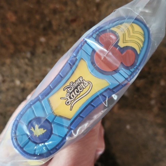 Disney Lacers - Snow White - Picture 5 of 6